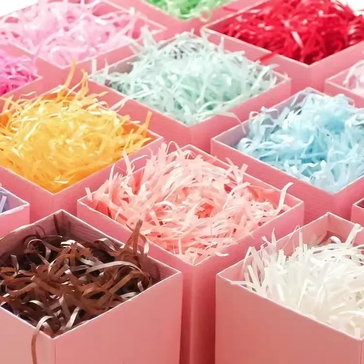 0,5 kg/1,5 kg farebné strúhané výplň papiera pre DIY svadobné spoločenstvo darčekové boxy Candy raffia Papers Material Balenie výplne
