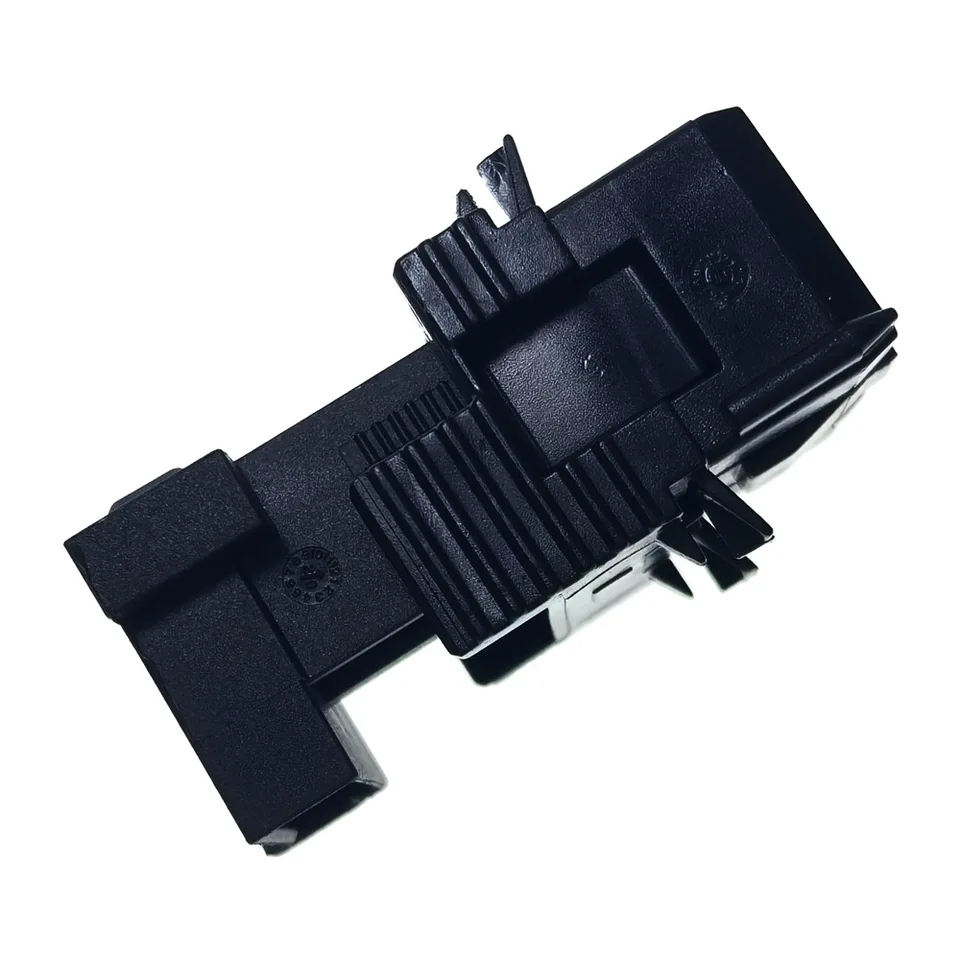 0015456309 61316967601 Spínač brzdového svetla pre Mercedes-Benz C300 C350 GLK350 C63 AMG