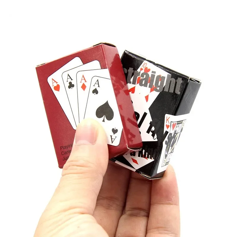 1/2ks červené / čierne prenosné mini hracie karty poker malá doska vysokej kvalitnej karty