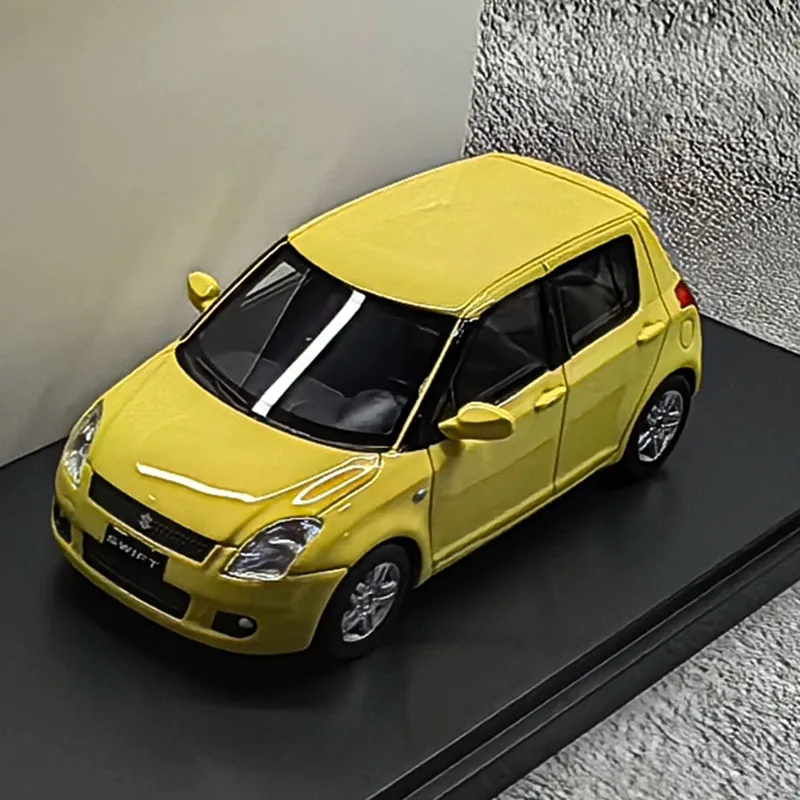 1:43 Stupnica Suzuki Swift Resin Car Model Collection Suvenír Displej Ozdoby Ozdobia Hračka vozidla