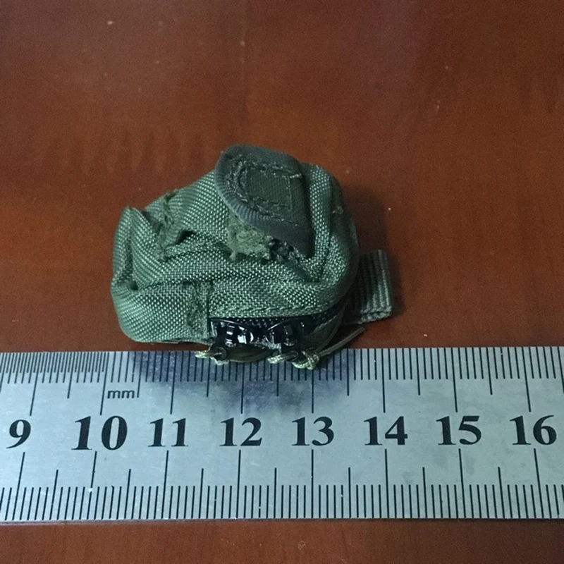 1/6 v mierke Doll SH08 Army Green Zipper Sundries Bag Bag Bag Model 12 '' Soldier Collectible Toy Action Action Obliekanie príslušenstvo