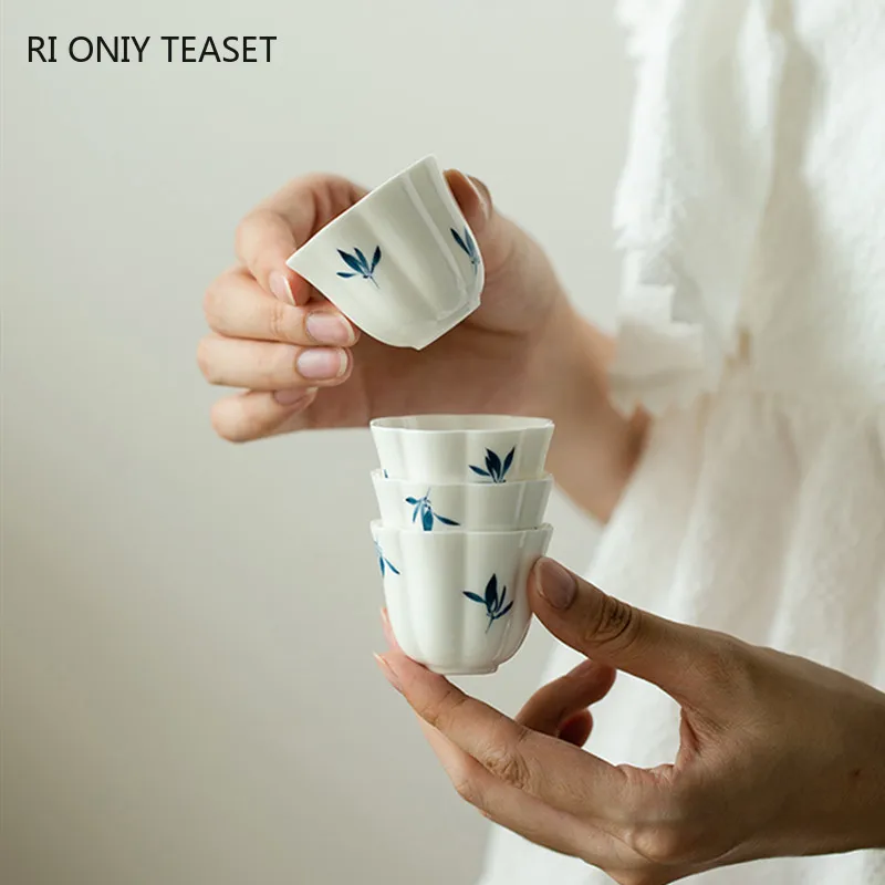 1 ks čínsky ručne vyrobený keramický čajový šálka Kreačný tvar kvetu Porcelánová šálka domácnosti čajovňa Cesta