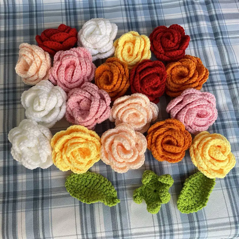 1 kus pletené kvetinové hlavy Rose Falošné háčkovanie kvetiny ručne tkané domáce stoly Svadobná dekorácia DIY kreatívne pletenie kytica Ornament