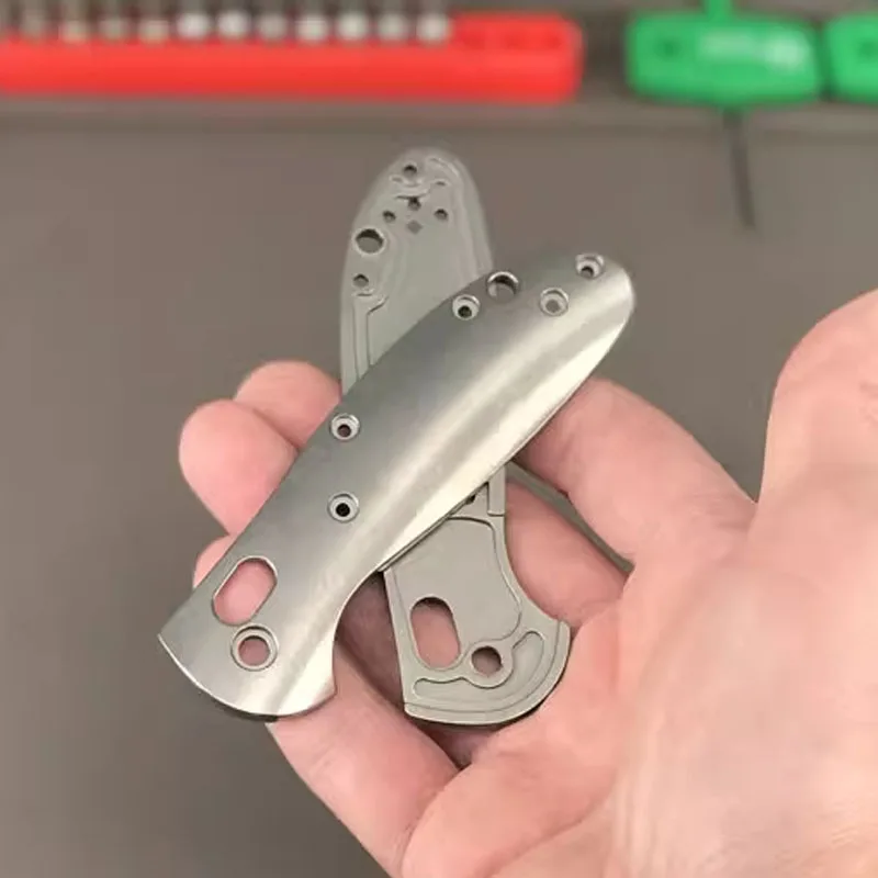 1 pár na mieru vyrobený TC21 Titanium Zliatina rukoväte pre lavicu Griptilian 556