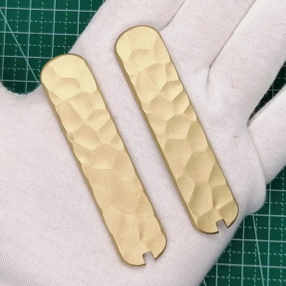 1 párové ručne vyrobené skalné vzory mosadzné váhy so slotom pre 74 mm Victorinox švajčiarska armáda Nožová stupnica 74 Sak Scale Explay Modify
