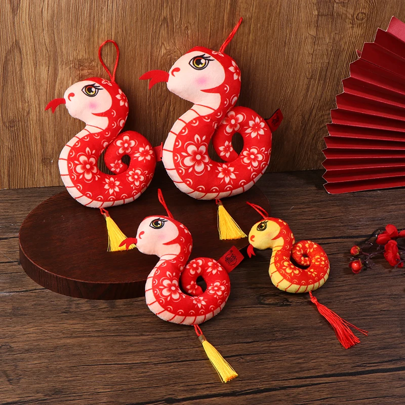 10/11/16/20cm 2025 Had Rok maskot plyšový malý prívesok s taškou Ornament Karika