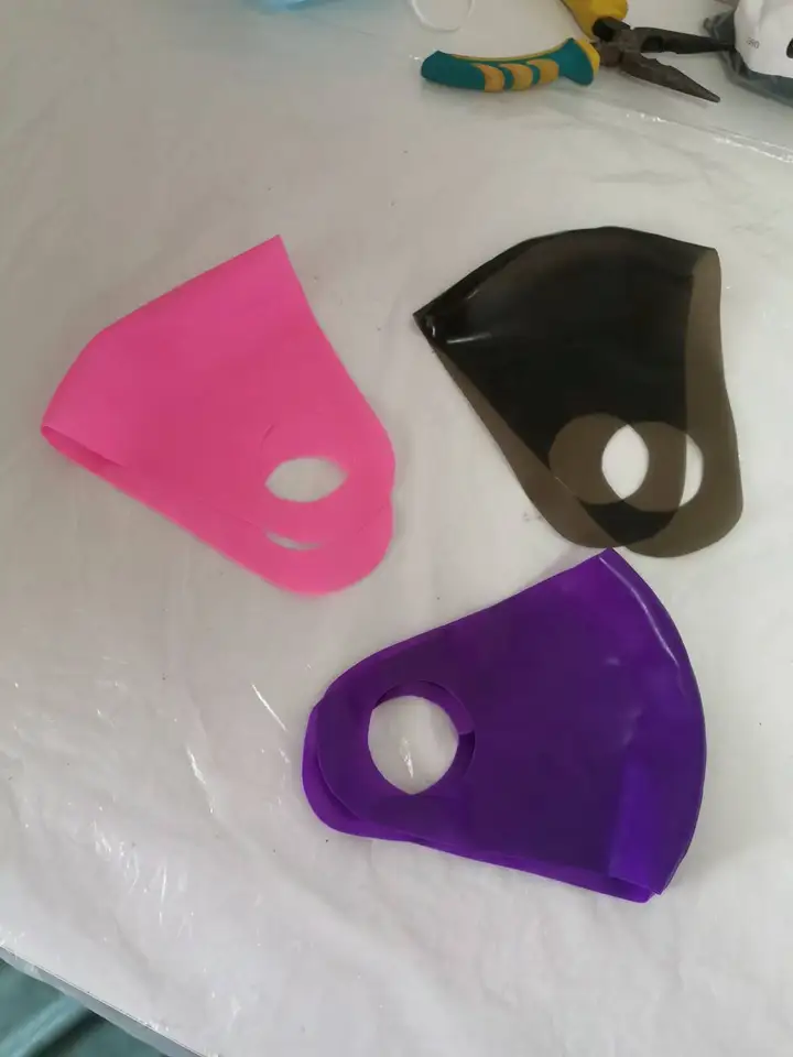 100% latexová kapucňa ružová kostýmová maska
