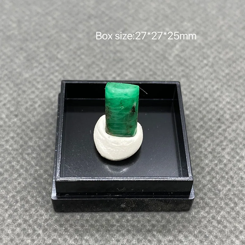 100% prírodný zelený smaragdový minerálny klenot Crystal Stones a kryštály kremenné kryštály +box 27*27*25m'm