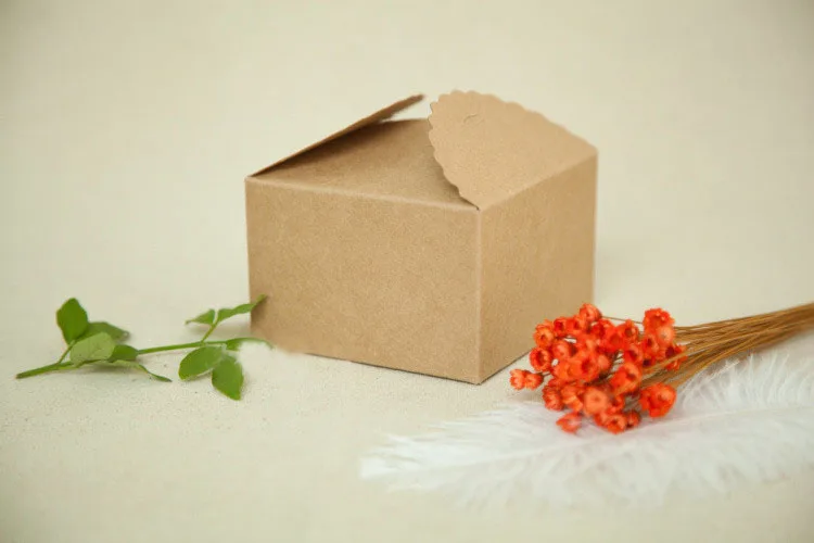 100ks 9x9x6 12x12x6 Biela kraft papierová darčeková skrinka Balenie Disklora Box Darček pre svadbu/šperky/cukrovinky/skladovacie skrinky