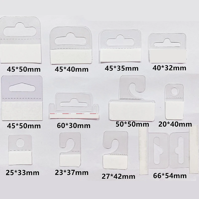 100ks PVC Slot Diešové háčiky lepiace zavesenie Tagy Závesné značky Merchandise Box Bag Display Box Plastové číre vešiaky Balenie Box ACCS