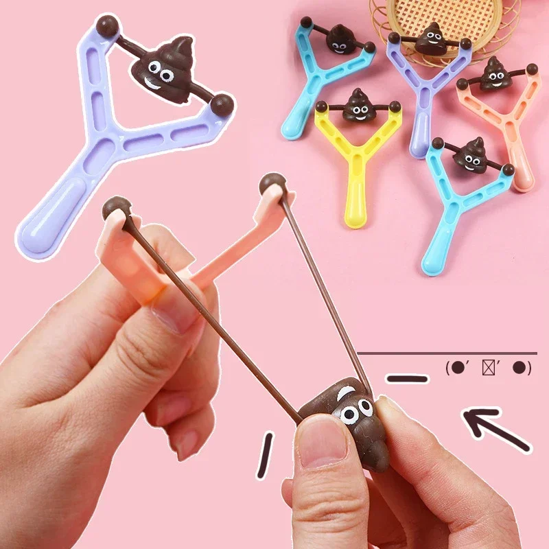 10ks Funny streľba falošné hovno Slingshot Launcher Hračky pre deti narodeninová oslava láskavosť taška piñata výplňové večierky Darčekové zásoby