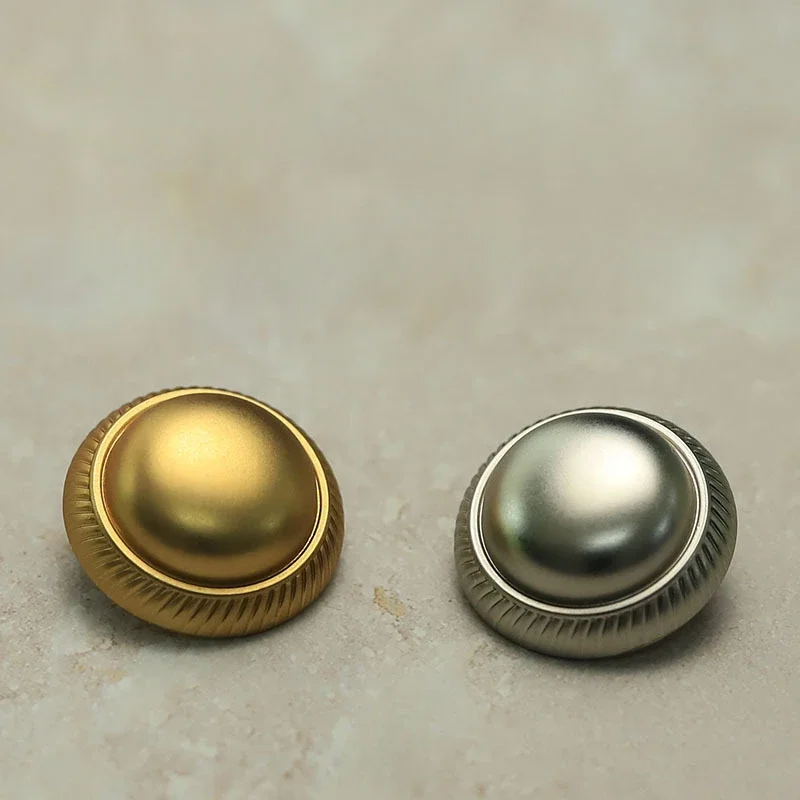 10ks Krásne huby gombíky Zlato/strieborná farebná kovová stopka Gombíky na kabáty