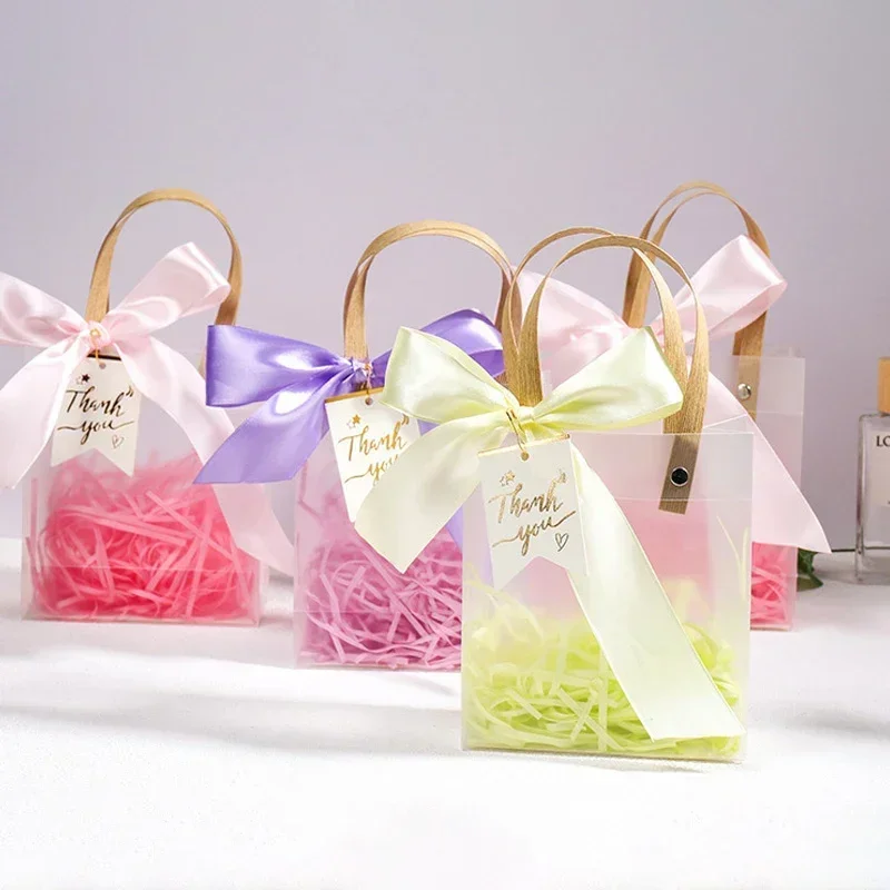 10ks Priehľadné darčekové tašky s rukoväťou svadobné narodeniny vianočné večierky Candy Boxes Souvenír Darčeky balenie Balka pre hosťa