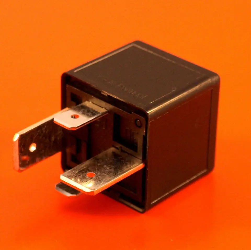 12V 70Amp 4 PIN Nové automobilové relé Normálne tyco/TE Čierna čierna