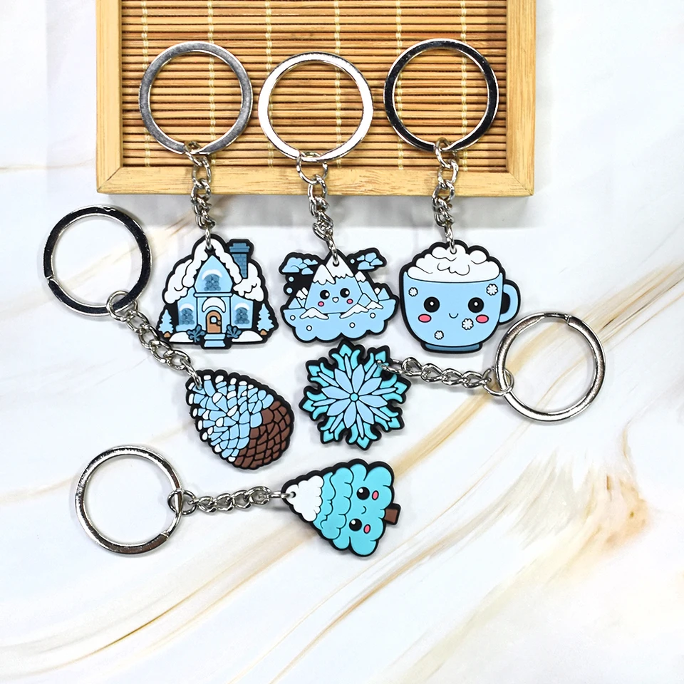 1ks PVC Zimné zvieratá Keychain Penguin Deer Dog Keyring Zimný tučniak Kľúčový džbán vhodný pre darčeky pre dospelých