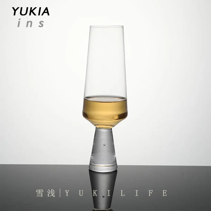 1ks Vertikálne pruhy krištáľové okuliare Luxusné domáce poháre Party Champagne Glass Glass Red Wine Gula