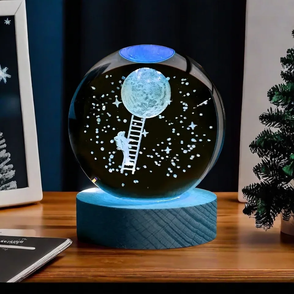 1pc 3D gravírovanie astronauta Moon Landing Crystal Ball Dekorácia, nočné svetlá v rôznych farbách, darčeky pre mamu, darčeky pre ňu