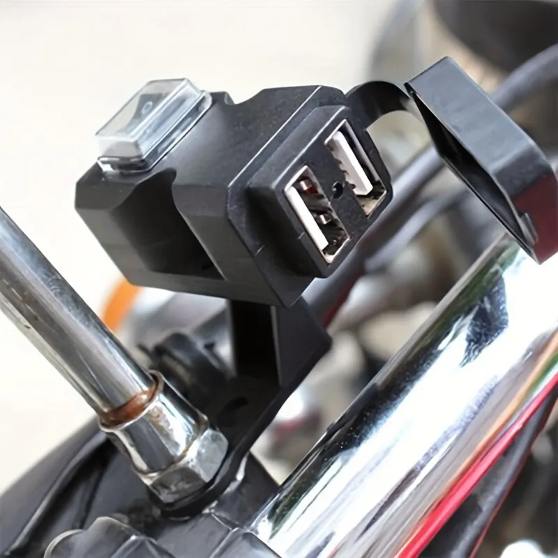 1PC MotoCycle Dual USB Charger Adapter spätné zrkadlo Vodotesná zásuvka napájania pre iPhone Samsung Huawei