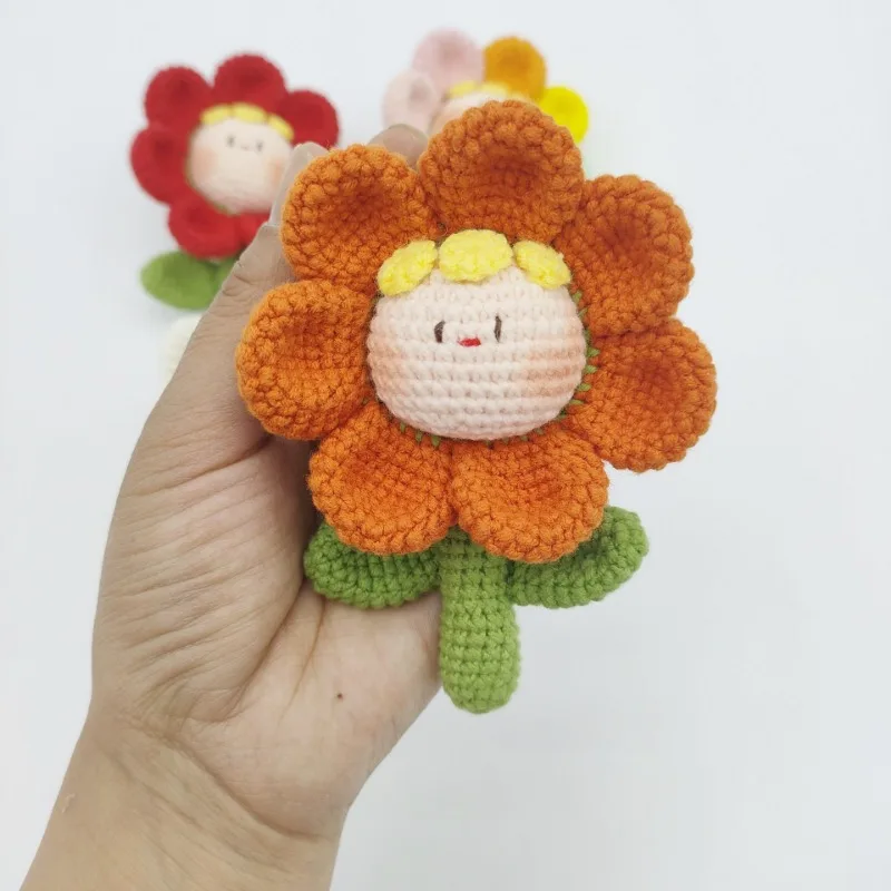 1PC ručne vyrobený kvetinový bábika Hotovo hotový karikatúra Keychain prívesok háčkovanie produkt Personalizovaná taška Decorra Krásny priateľ darček