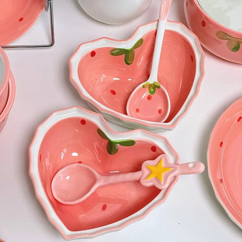 1PC Strawberry Love Bowl Spoon roztomilé dievča hviezda keramická lyžica dezert sada domácnosť Kombinácia podľahlému doštičke farebná keramická internát