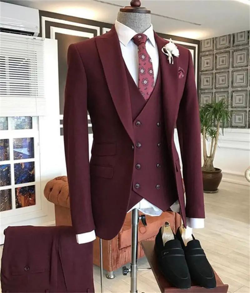 2021 Burgundsko Double Breast Costy Costy Homme Men Oblek na svadobné ženích Noste ples najlepší muž Slim Slim Fit 3 kusy Terno