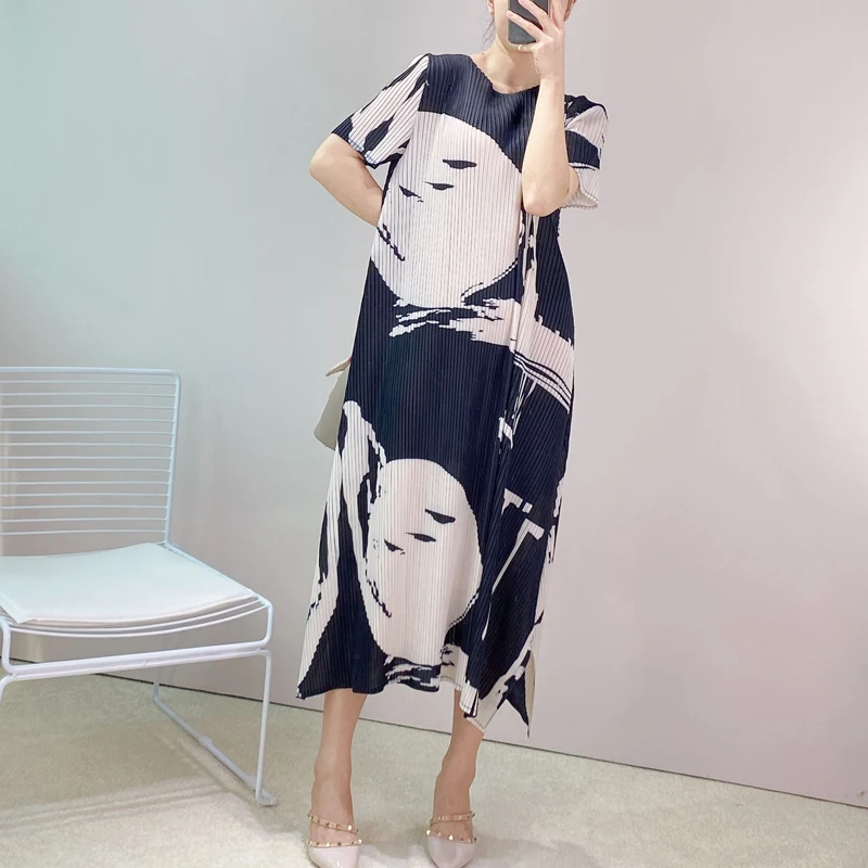 2021 Summer New Miyak Preated Fashion Dress for Women Loose veľkú veľkosť farby O-krk zodpovedajúce šaty s krátkym rukávom A Tide