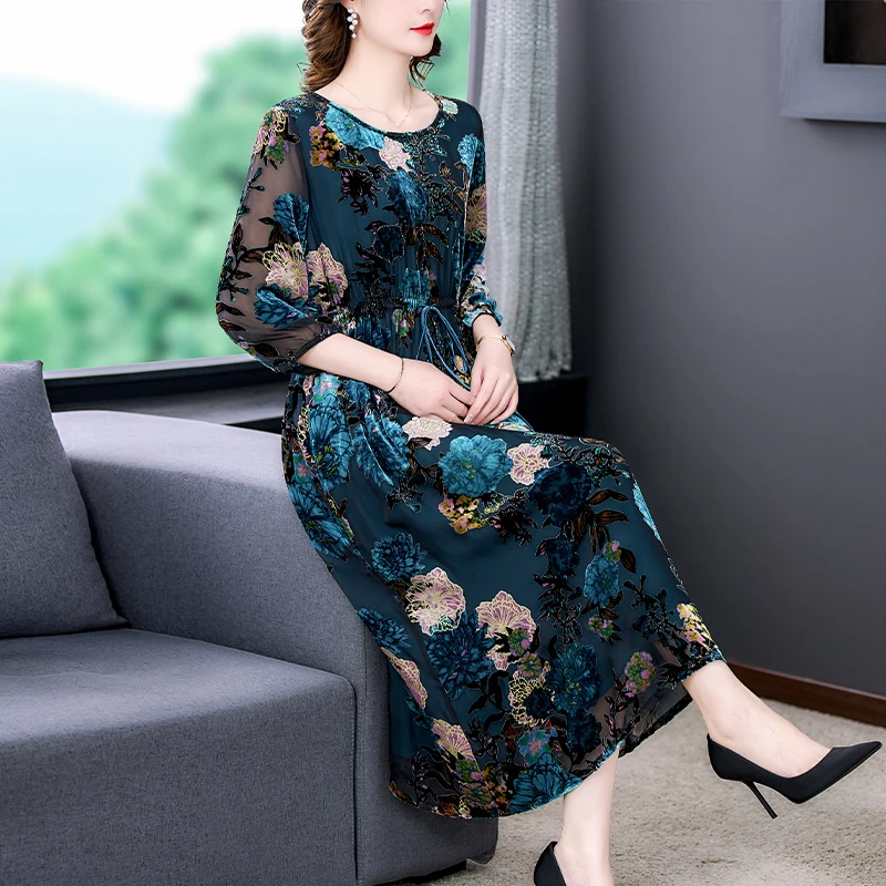 2023 Jeseň Nový modrý hodváb Velvet Flocking Print Tlač s dlhým rukávom šaty O-krk tlač voľný pás