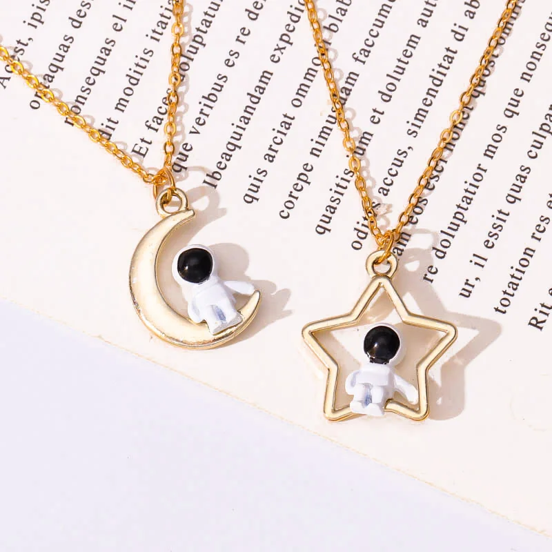 2023 Nová moderná zliatina Enamel Moon Star 3D Spaceman Pendant Náhrdelník Chúých