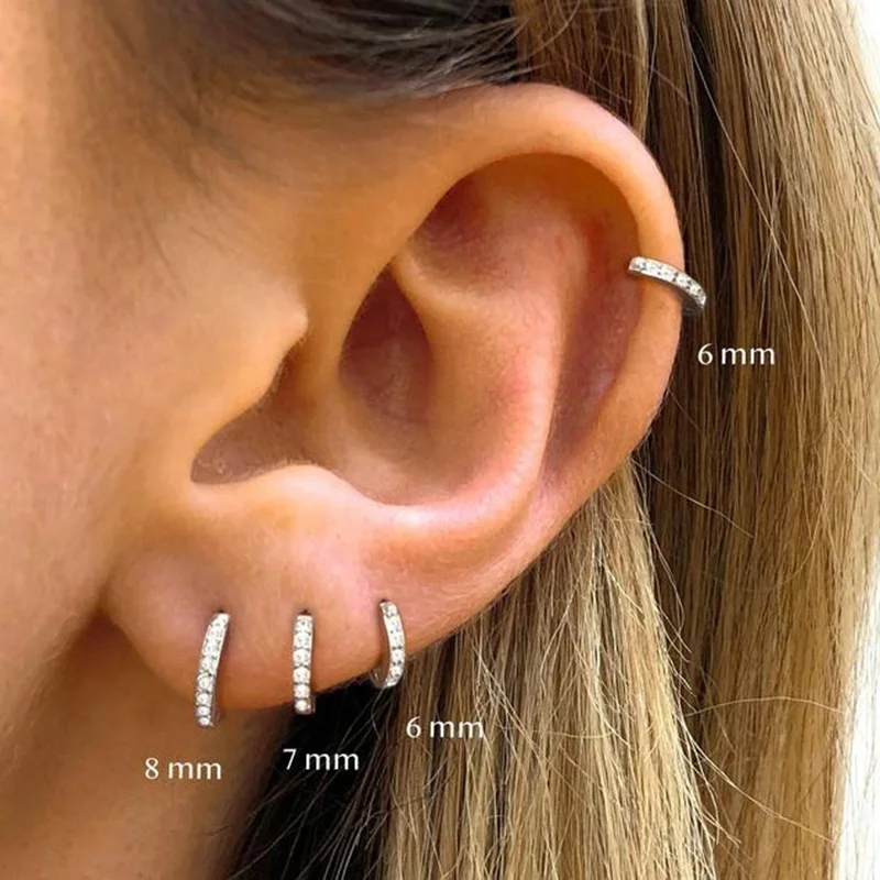 2023 NOVÝ MINIMALICKÝ MALÝ CZ HOOP PRE ŽENY MEN KOBICKÉ ZIRCNONIA ZREASOVANIE KRICKÝCH KRICKÝCH HUDBY ZÁKLADY Piercing šperky