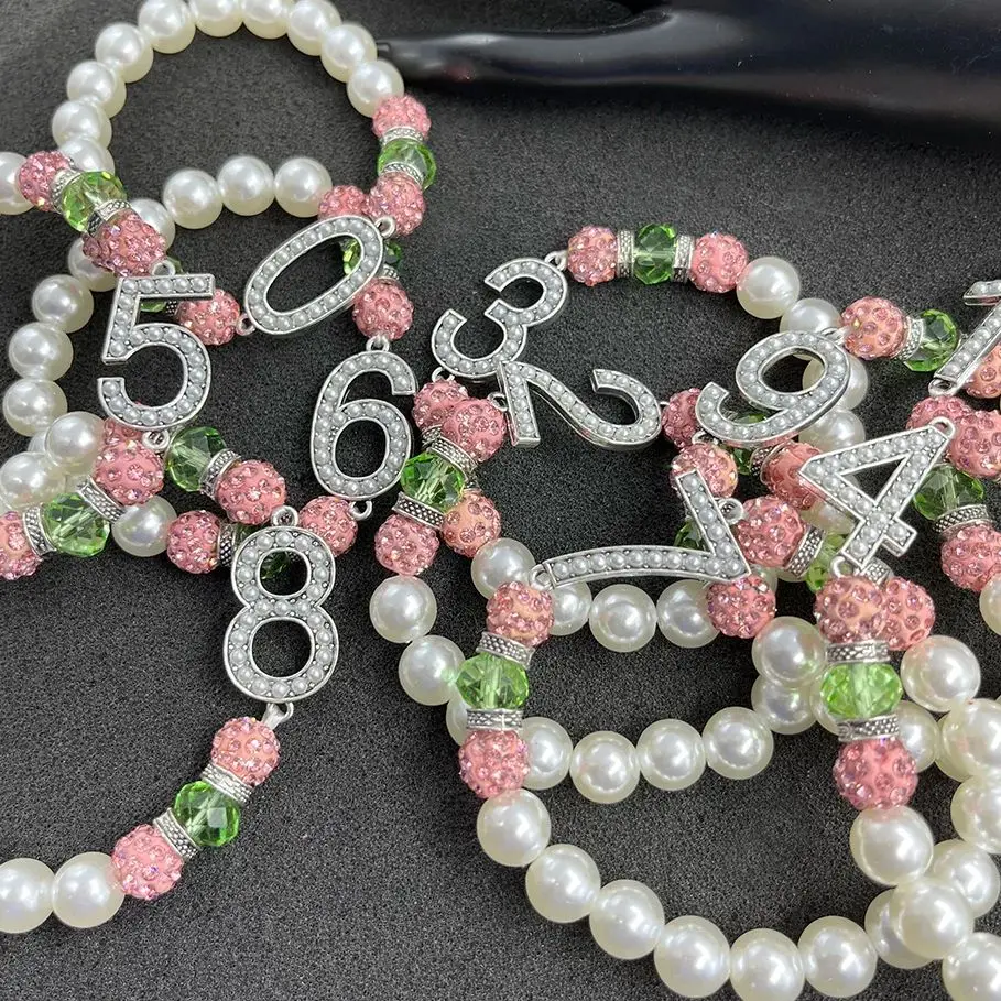2023 NOVÝ PRIPOJENÝ Módny módny ružový a zelený biely perla číslo náramky Sorority Jewelry Bangle Darčekový náramok