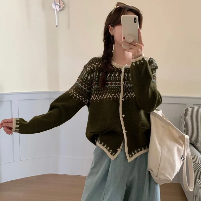 2024 Fair Island Vintage Pletated Mardigan Ženy Nová jeseň zima Loose Temperamenter Sveter Sweater Jacquard Príležitostné pletenie vrcholov