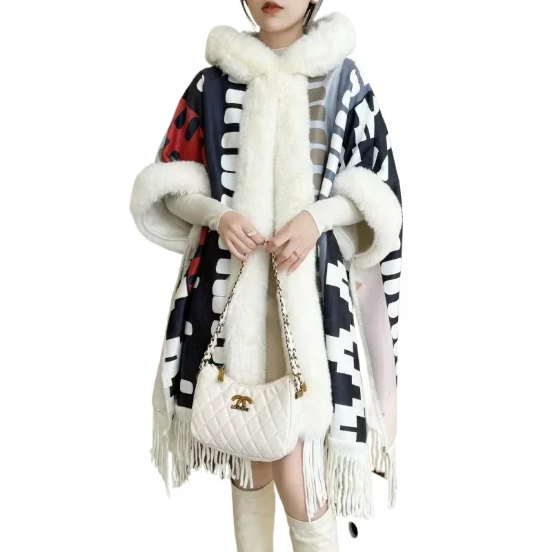 2024 Goth Dámske veľké kožušinové obojok Outstreet Noste zimu zahusťované zamatové Poncho Cape Striped Long Cloak Tassel Coat s klobúkom ponchos