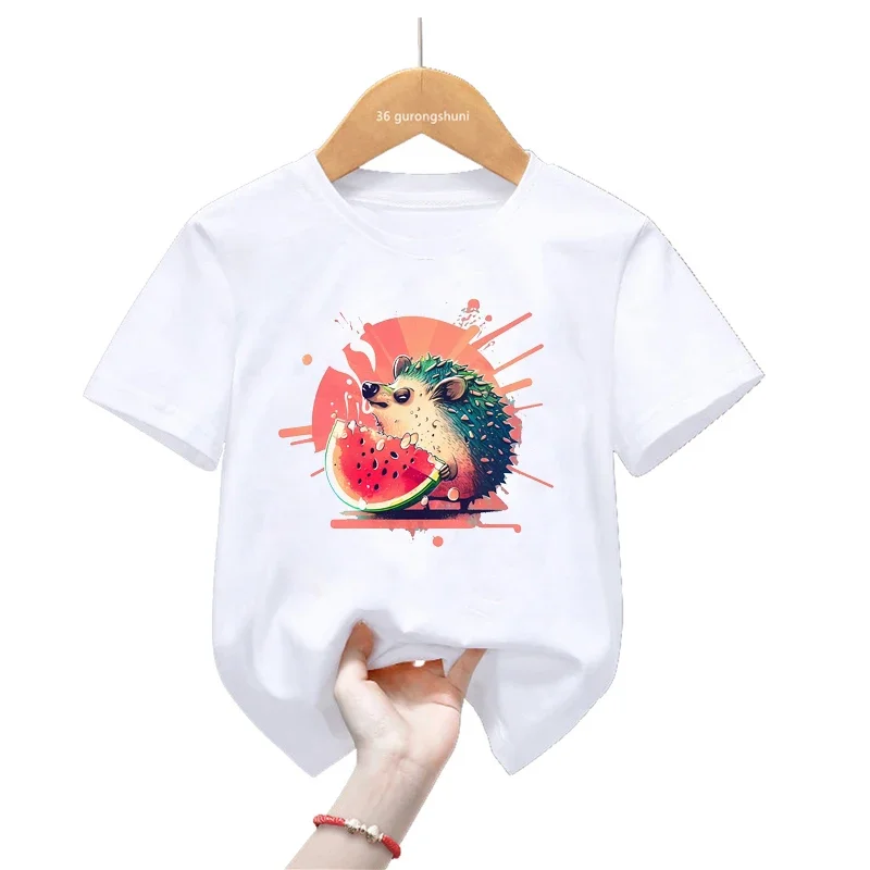 2024 Hedgehog Sating Pizza/Watermelon Print T košeľa pre dievčatá/Boys Funny White Kids oblečenie Harajuku Kawaii Tshirt Letné vrcholy