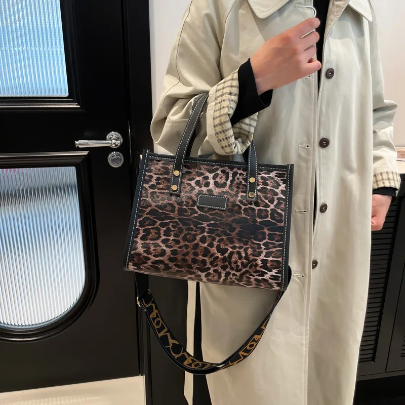 2024 Jeseň Nová veľká kapacita leopardovej tlačovej tašky, dochádzajúcej kabelky, módnej a všestrannej kabelky Crossbody