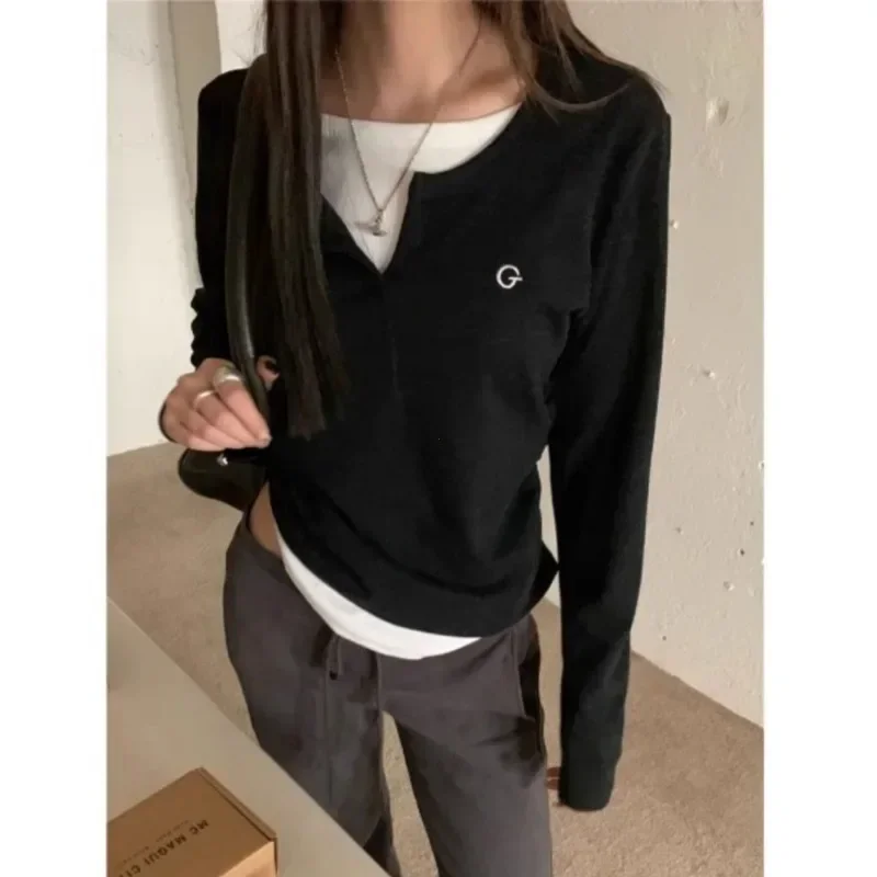 2024 Jeseň Zimné dlhé rukávy Kórejský módny štýl O-Neck Tshirt pre ženy falošné dve položky Tričká Dámske dámske odevy