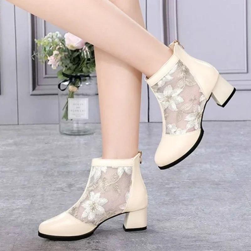 2024 Nové módne ženy Vysoké podpätky čipkované kvetinové remienok Dutlow Out Sandals Okolo prsty na zips