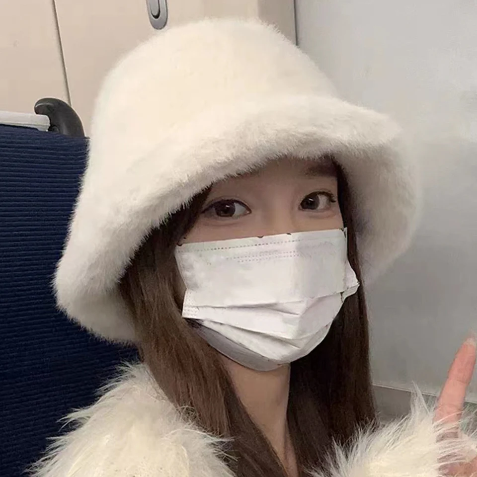 2024 Nové ženy Teplé hrubé vedro klobúky Zimná vonkajšia farebná rybár Rybár čím Fluffy Faux Fur Lyžanie
