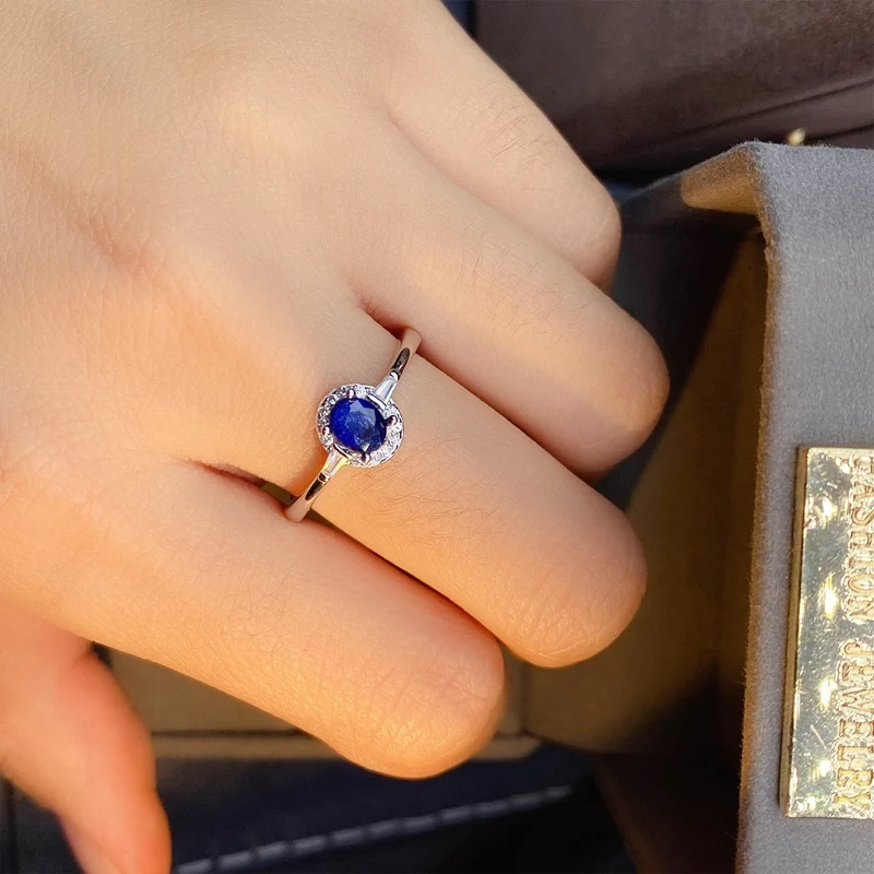 2024 Nový trend Vynikajúci jednoduchý simulácia Royal Blue Sapphire Rings Dámsky strieborný zásnubný prsteň