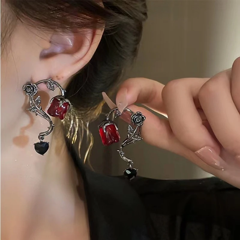 2024 Trend goth móda čarodejnica Dark Thorn Vine Red Rose Blossom náušnice Dámske ružové náušnice Dangle Dangle Dangle Dangle Purchory Doplnky