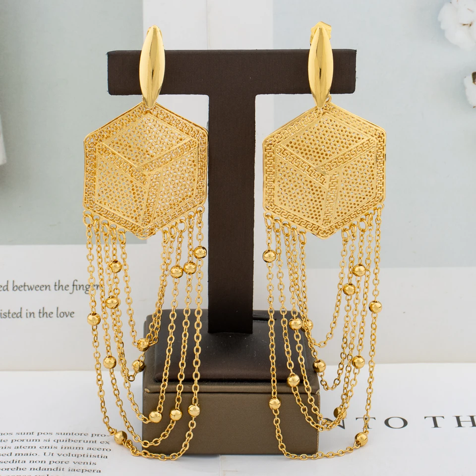2024 Veľké náušnice pre ženy Tassel Fashion 18k Gold -Plated Hollow Design Drop náušnice Denné opotrebovanie výroku šperky príslušenstvo