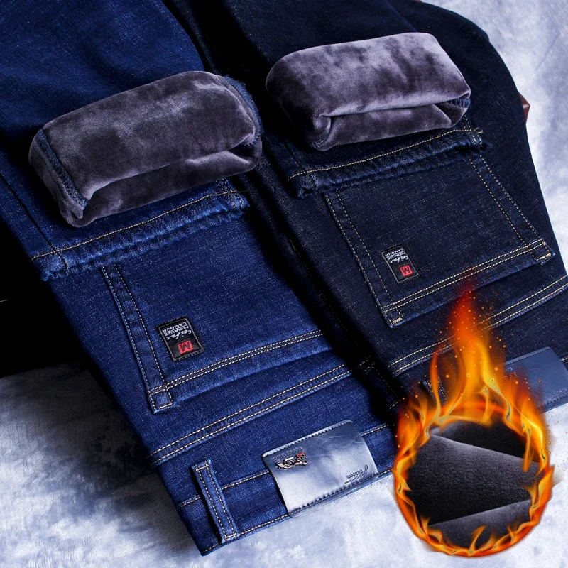 2024 Zima nových pánskych tenkých džínsových džínsov Business móda Zhustané džínsové nohavice fleece strih Brand Pants Black Blue