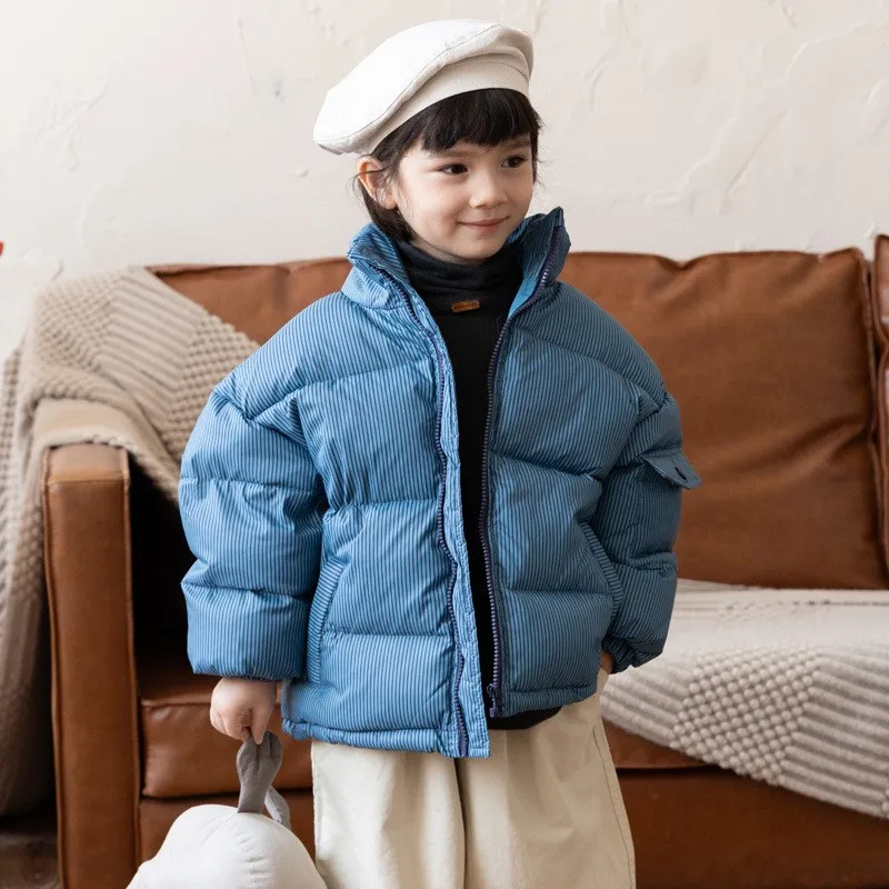 2024 Zimné detské detské chlapci Down Jacket Pruhovaný stojan golier biela kačica dole západný štýl chlapcov bunda 3-8 rokov Boys Coat