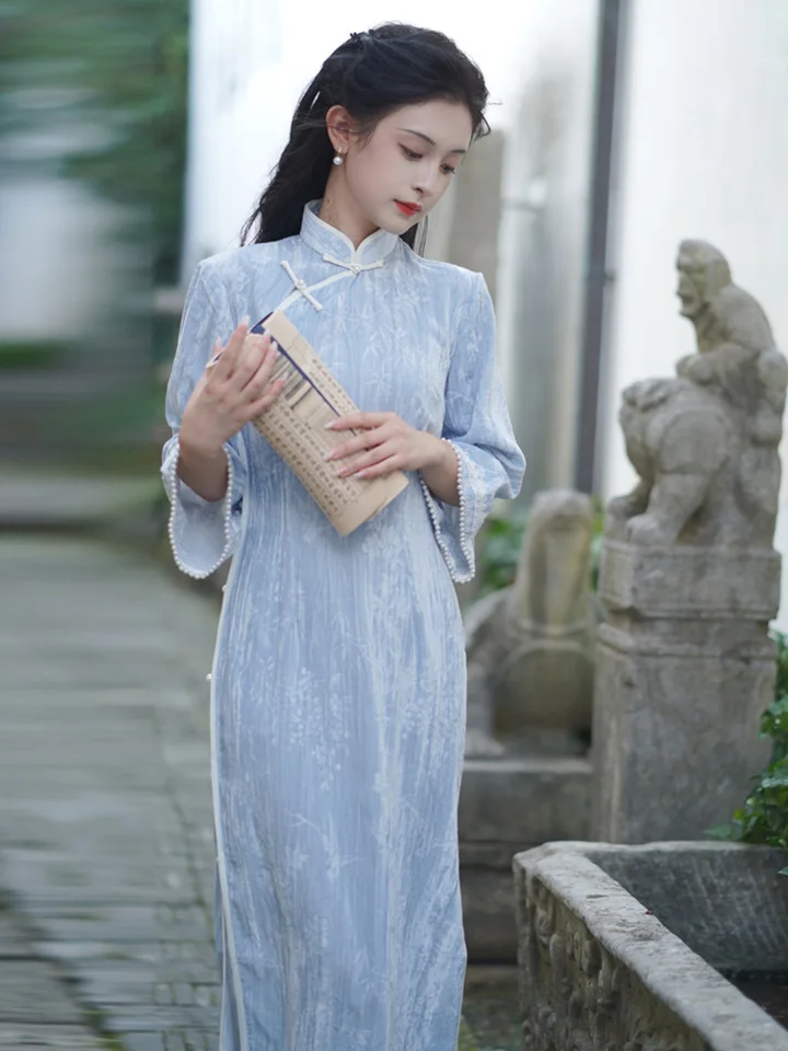2024 Ženy Nový rok čínsky štýl Blue Cheongsam Vylepšené vinobranie s vysokým výškom dlhé šaty jednoduché s dlhým rukávom Qipao S2695