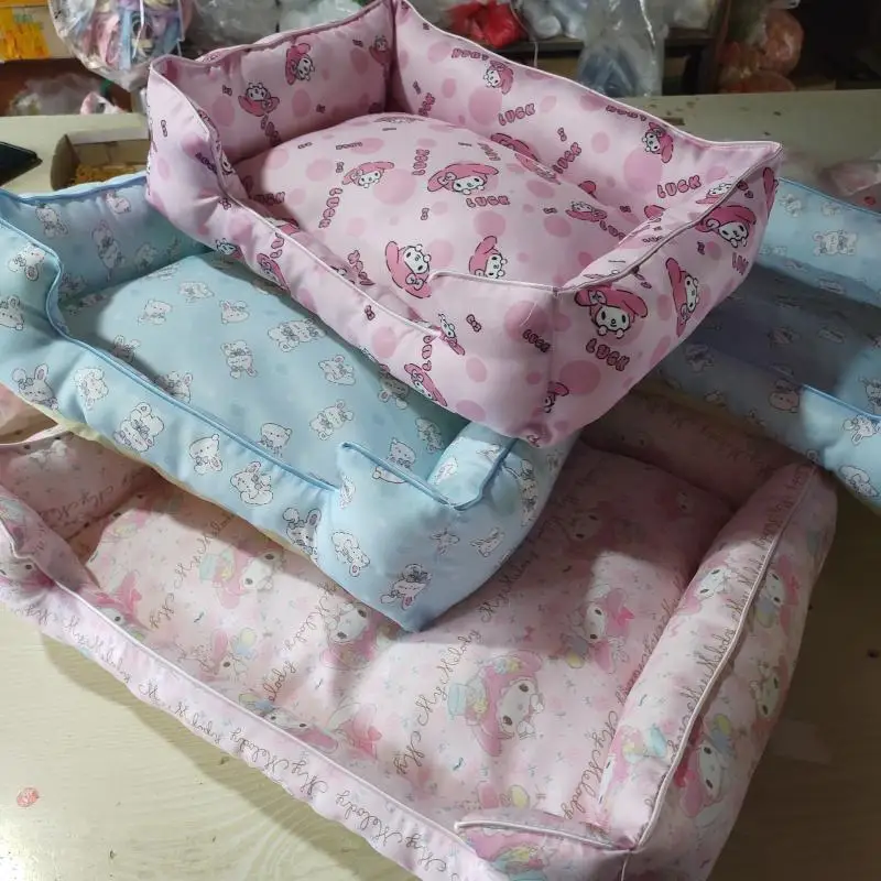 2024HOT Sanrios Four Seasons Pet Bed Bed Kawaii Hello Kitty Cartoon Cutoon Cuil Winte Wear Warm Cat Dog House módne domáce zvieratá Nové