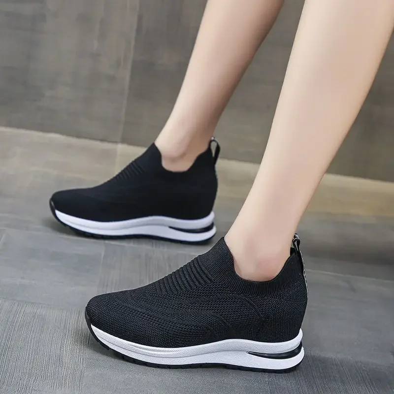 2025 Dámske tenisky Platformy Zvýšenie sieťové obuv pre ženy Zapatos de Mujer Slip-On Spring Priedubné športové topánky