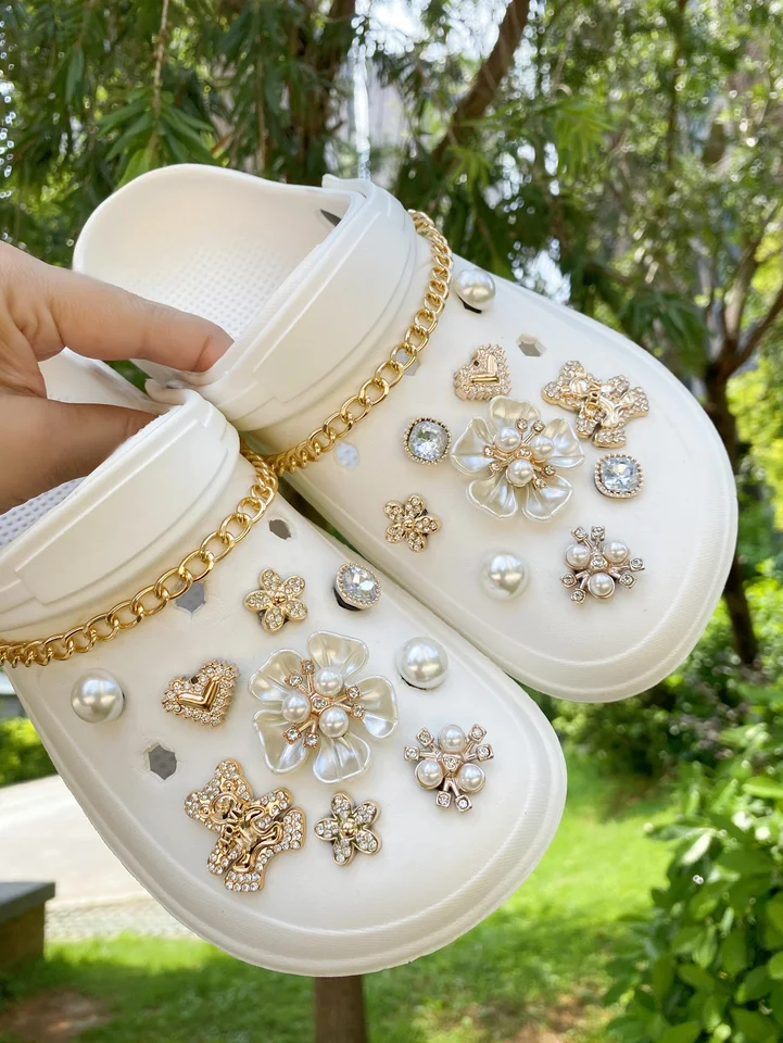 22 bodiek Diamond Love Bear Gold Reťaz výrezy topánok Doplnky Diy Shoe Flower, vhodné pre dámske plážové topánky