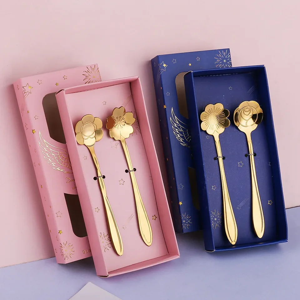 2ks/set Kreatívne kvety z nehrdzavejúcej ocele Tvar dezert Spoons Deti Sugar Spoons Set kuchynské doplnky Svadobné darčekové boxy Sada