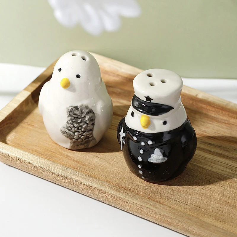 2pcs Ceramic Penguin Salt and Pepper Shaker Cartoon Spice Container Svadobná večera Earlode Tablettop Decorácie