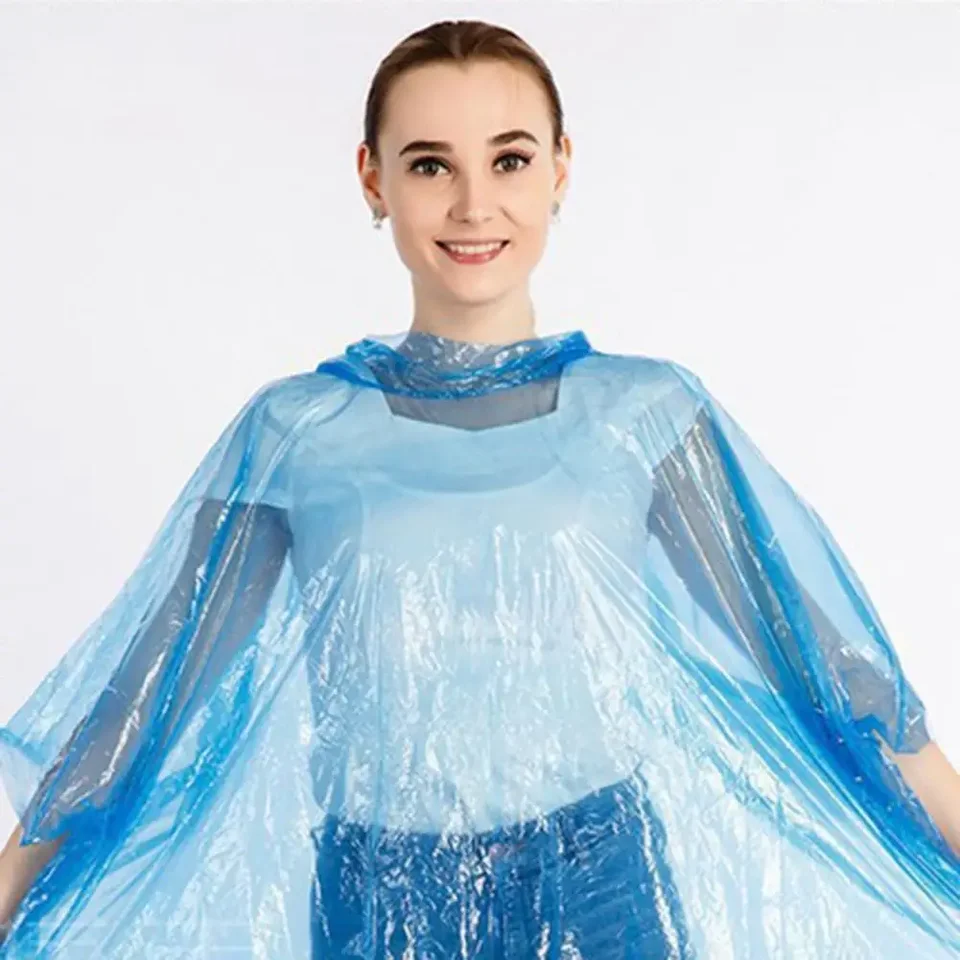 2pcs na jedno použitie dospelých núdzových dažďových kabátov náhodná farba Poncho turistika Camping Hood