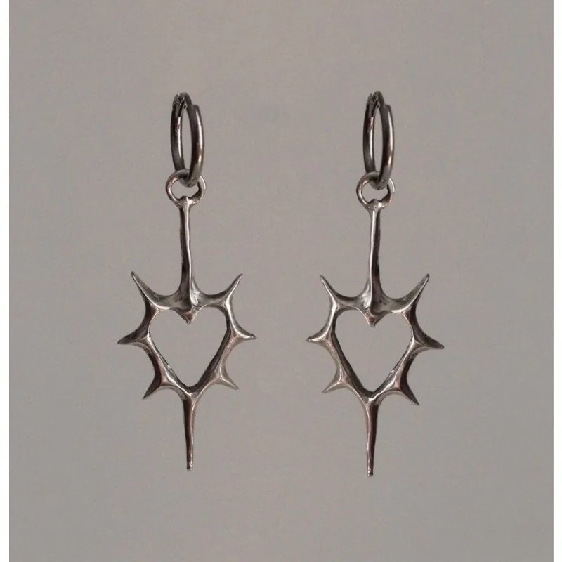 2pcs punk rockové dutiny tŕne Love Heart Pendant Hoop náušnice pre ženy, milenci módne cool nity Nivets šperky šperky